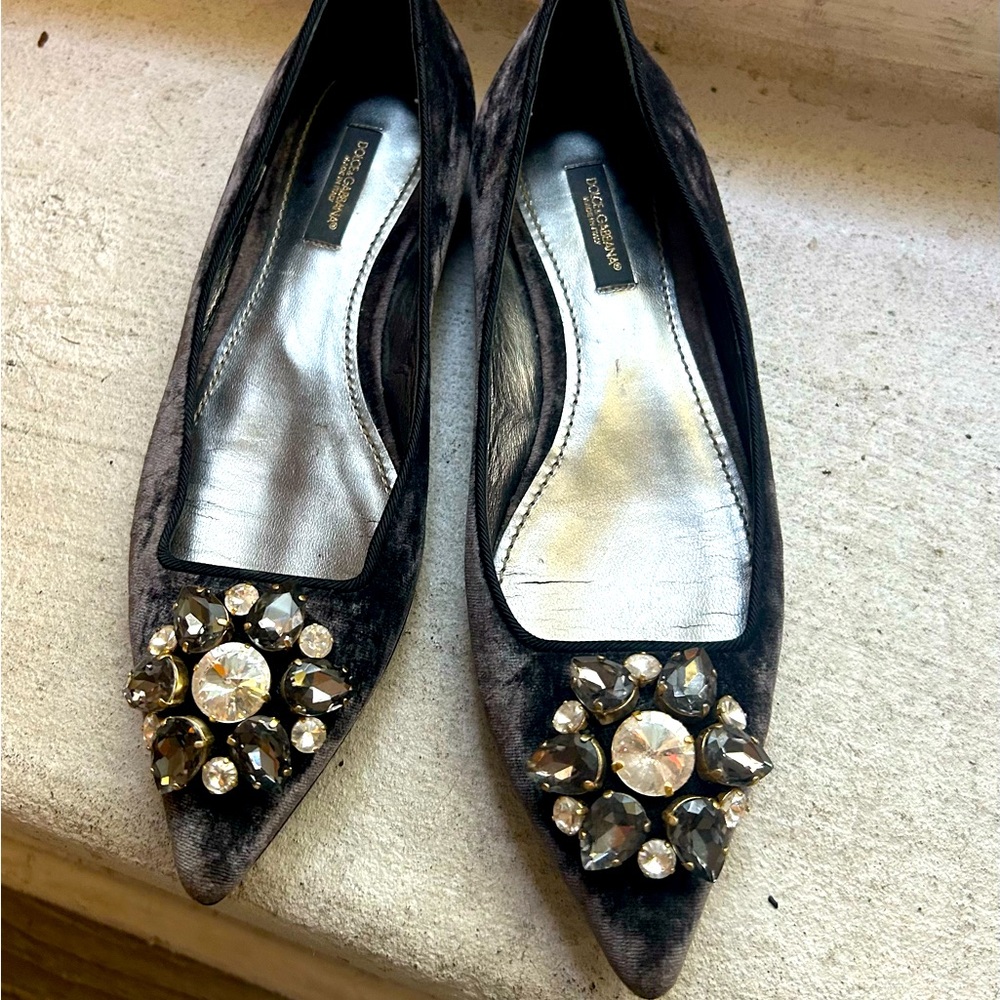 Elegant Black Embellished Flats